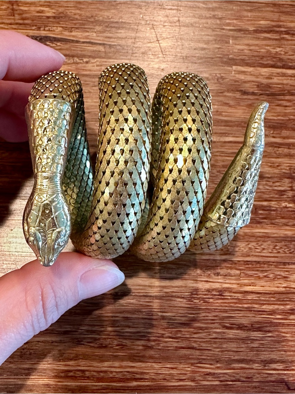 Vintage 1970’s Whiting & Davis gold-tone snake coil bracelet - Picture 4 of 13